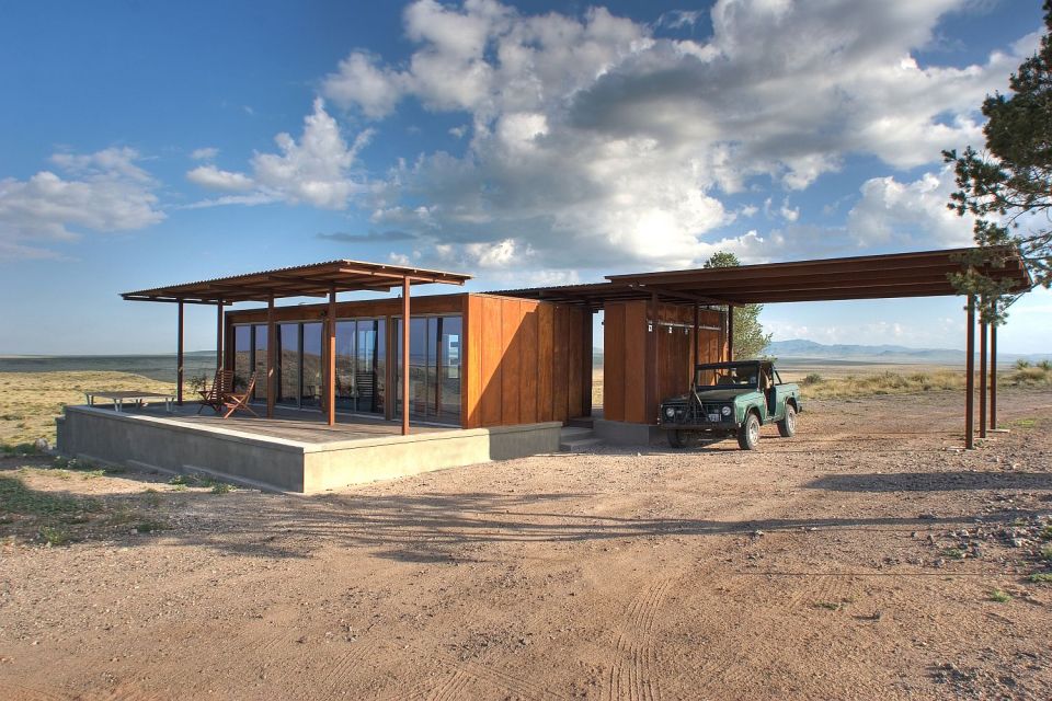 The Marfa weeHouse, a compact but luxurious desert retreat. The modern prefab has a 440 sq ft studio floor plan. | www.facebook.com/SmallHouseBliss