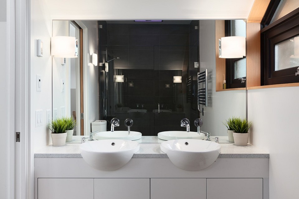 An energy-efficient contemporary laneway house with 1 bedroom in 800 ft sq | www.facebook.com/SmallHouseBliss