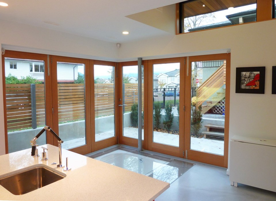 An energy-efficient contemporary laneway house with 1 bedroom in 800 ft sq | www.facebook.com/SmallHouseBliss