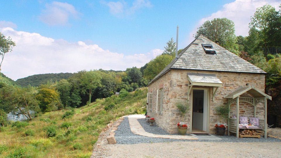 This restored worker's cottage dating from the mid-19th century has 590 sq ft on the main floor and a bedroom in the attic. | www.facebook.com/SmallHouseBliss