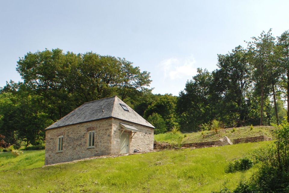 This restored worker's cottage dating from the mid-19th century has 590 sq ft on the main floor and a bedroom in the attic. | www.facebook.com/SmallHouseBliss