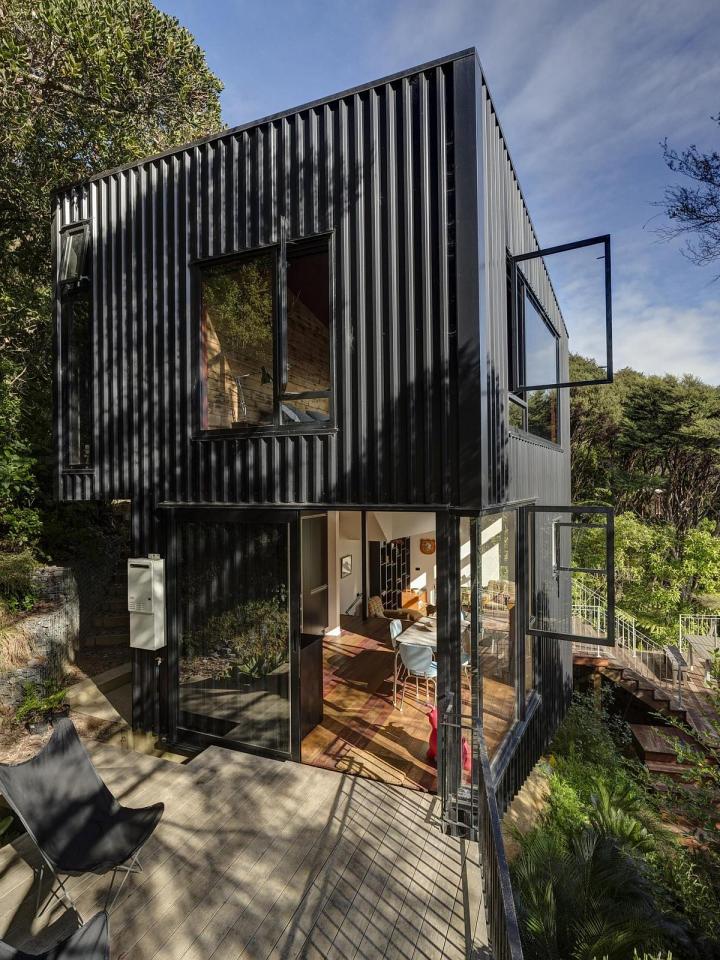 This vertically-oriented house with 1 bedroom and a small loft in 872 sq ft uses a split-level design to step down its steep site. | www.facebook.com/SmallHouseBliss