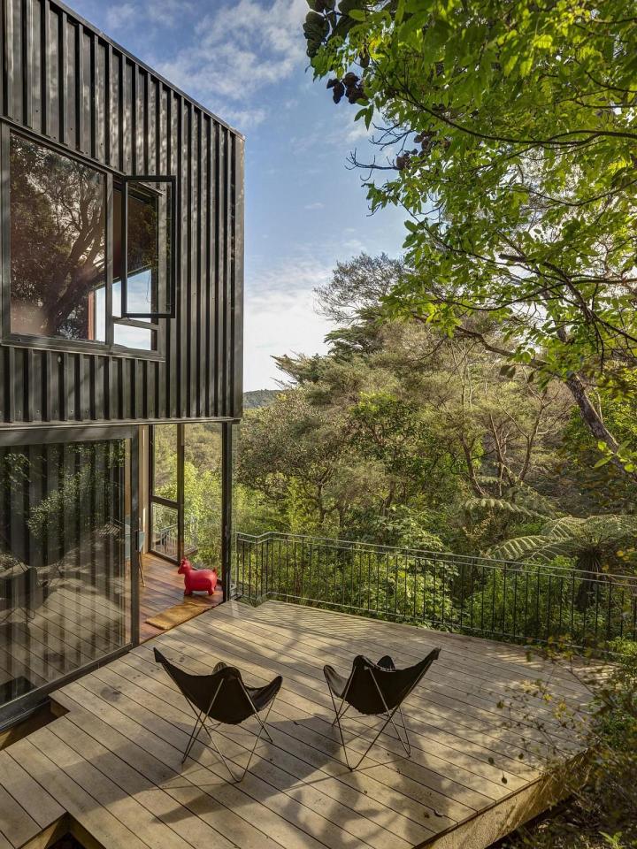 This vertically-oriented house with 1 bedroom and a small loft in 872 sq ft uses a split-level design to step down its steep site. | www.facebook.com/SmallHouseBliss