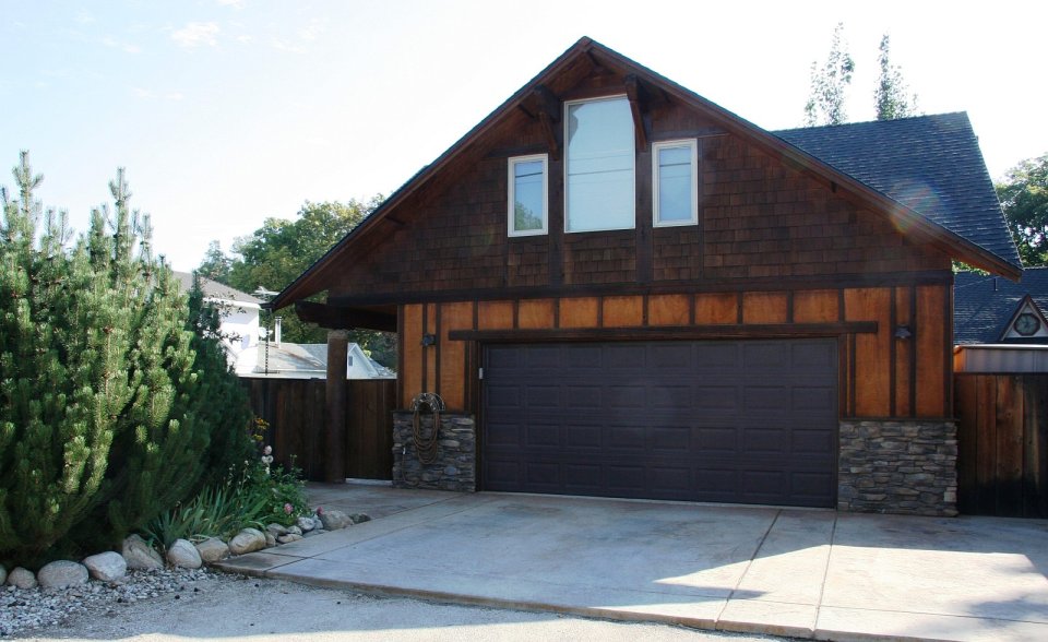 A cozy coach house garage with loft-style apartment above | www.facebook.com/SmallHouseBliss