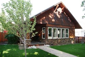This Craftsman-style home in Montana has 3 bedrooms in 1,250 sq ft | www.facebook.com/SmallHouseBliss