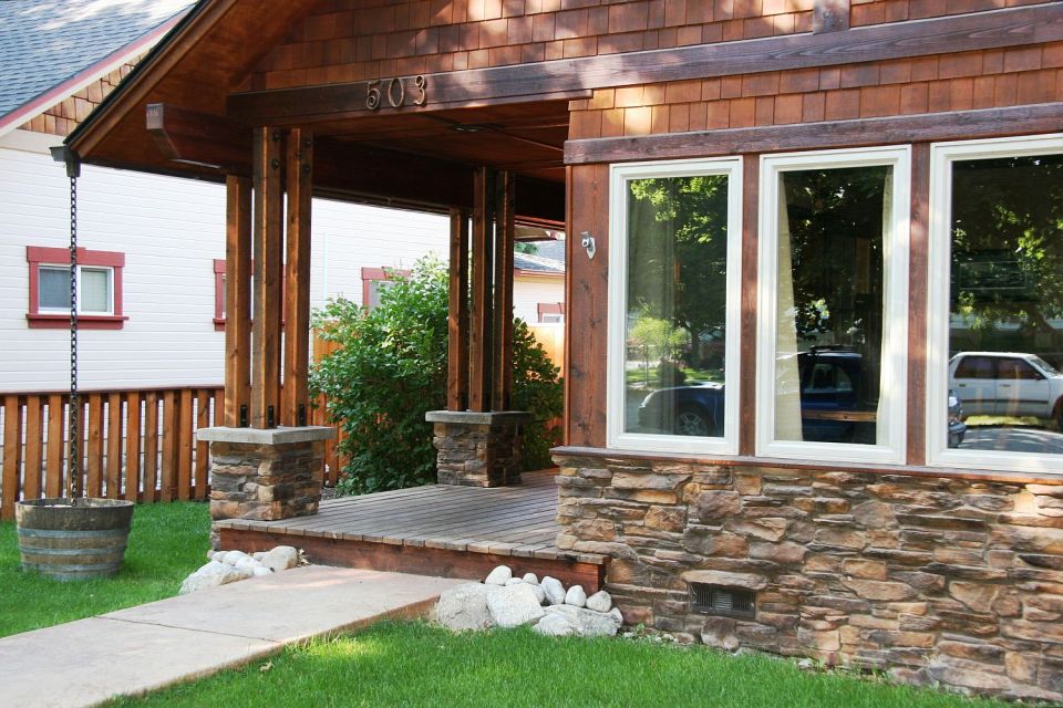 This Craftsman-style home in Montana has 3 bedrooms in 1,250 sq ft | www.facebook.com/SmallHouseBliss