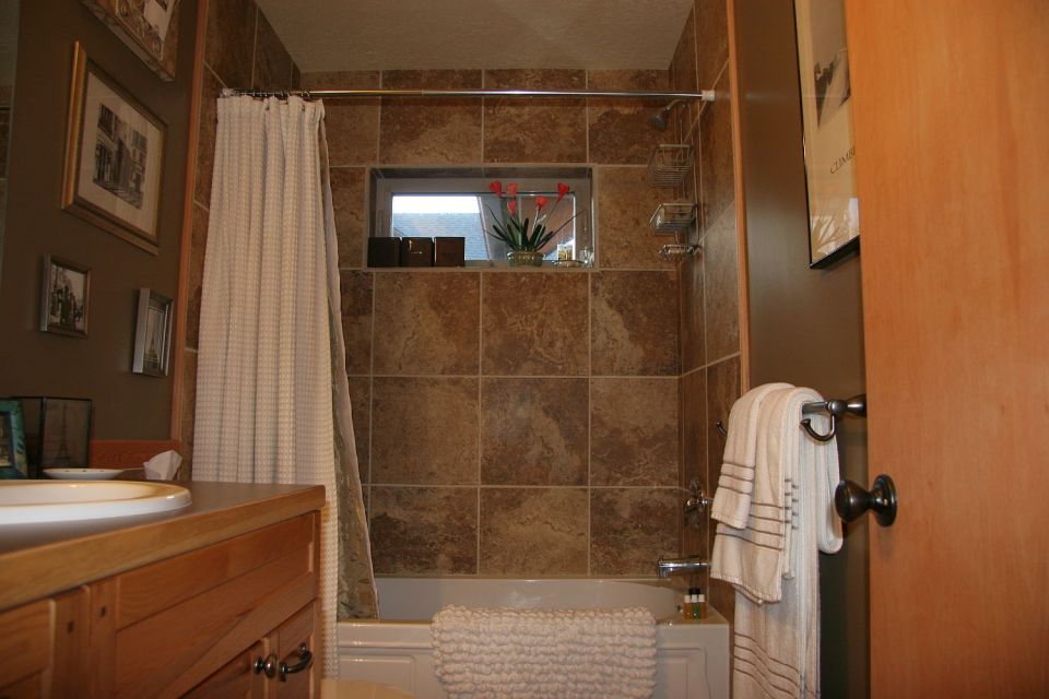 This Craftsman-style home in Montana has 3 bedrooms in 1,250 sq ft | www.facebook.com/SmallHouseBliss