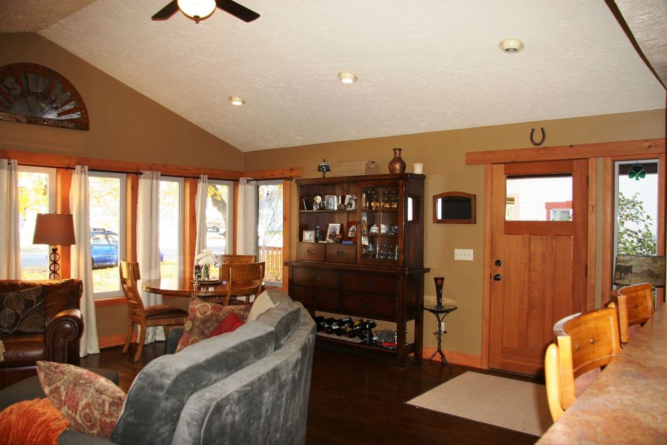 This Craftsman-style home in Montana has 3 bedrooms in 1,250 sq ft | www.facebook.com/SmallHouseBliss