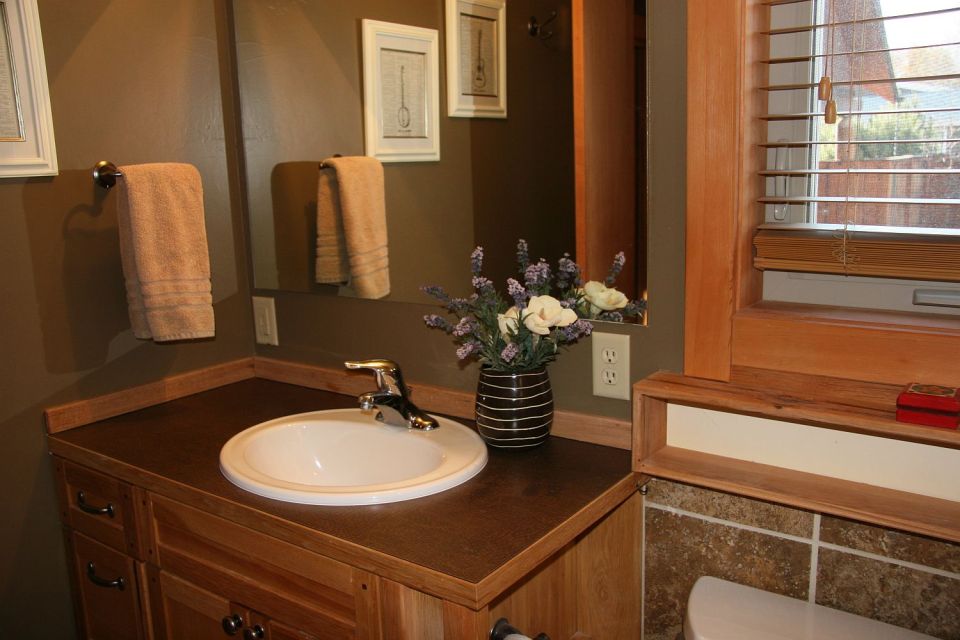 This Craftsman-style home in Montana has 3 bedrooms in 1,250 sq ft | www.facebook.com/SmallHouseBliss