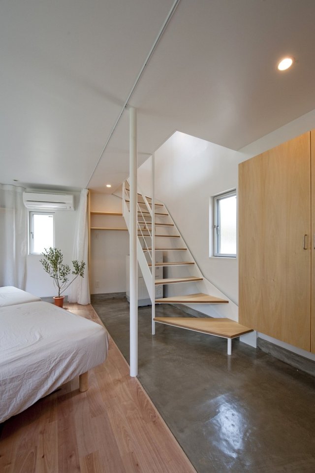 This 2-bedroom house on a tiny sliver of a site seems larger than its 595 sq ft. | www.facebook.com/SmallHouseBliss