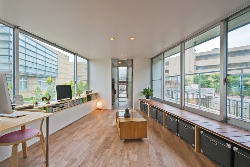 This 2-bedroom house on a tiny sliver of a site seems larger than its 595 sq ft. | www.facebook.com/SmallHouseBliss