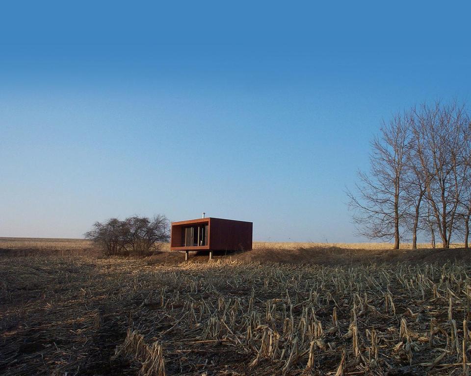 The Arado weeHouse, a modern prefab cabin with 336 sq ft, was the original weeHouse by Alchemy Architects | www.facebook.com/SmallHouseBliss