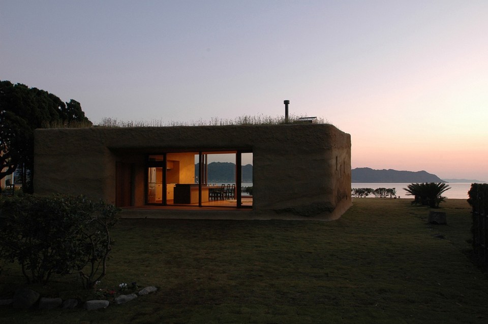 This "one room" weekend house has sleeping alcoves off the open living area, a green roof and earth-plastered walls. | www.facebook.com/SmallHouseBliss