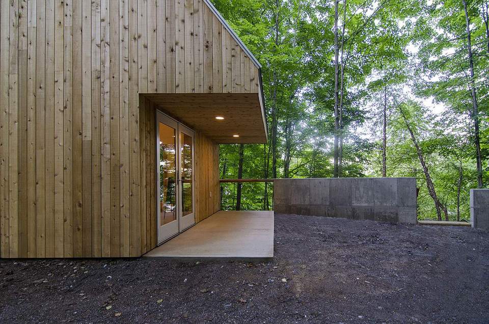 The Polygon Studio, a sculpture studio and guesthouse with a zigzagging roof. It has 409 sq ft on the ground floor plus a loft bedroom. | www.facebook.com/SmallHouseBliss