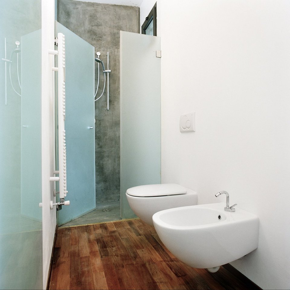 A 377 sq ft studio retreat in Italy with a stepped floor plan to follow the terraced site. | www.facebook.com/SmallHouseBliss