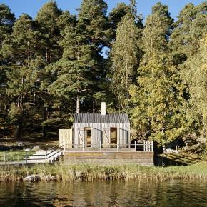 A Swedish sauna building that would be a terrific little cabin. | www.facebook.com/SmallHouseBliss