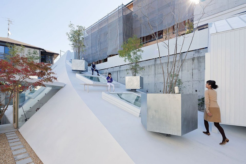 This sculptural swoosh of a house was architect Sou Fujimoto's solution to a tight urban site hemmed in by apartment buildings. | www.facebook.com/SmallHouseBliss