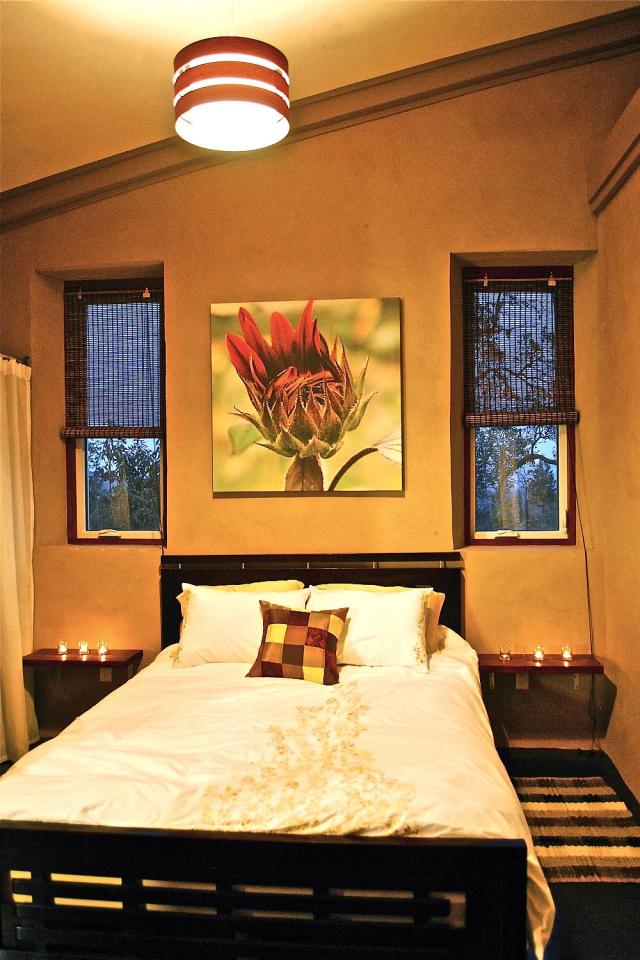 This off-grid and eco-friendly cob house has 2 bedrooms in 1,000 sq ft. | www.facebook.com/SmallHouseBliss