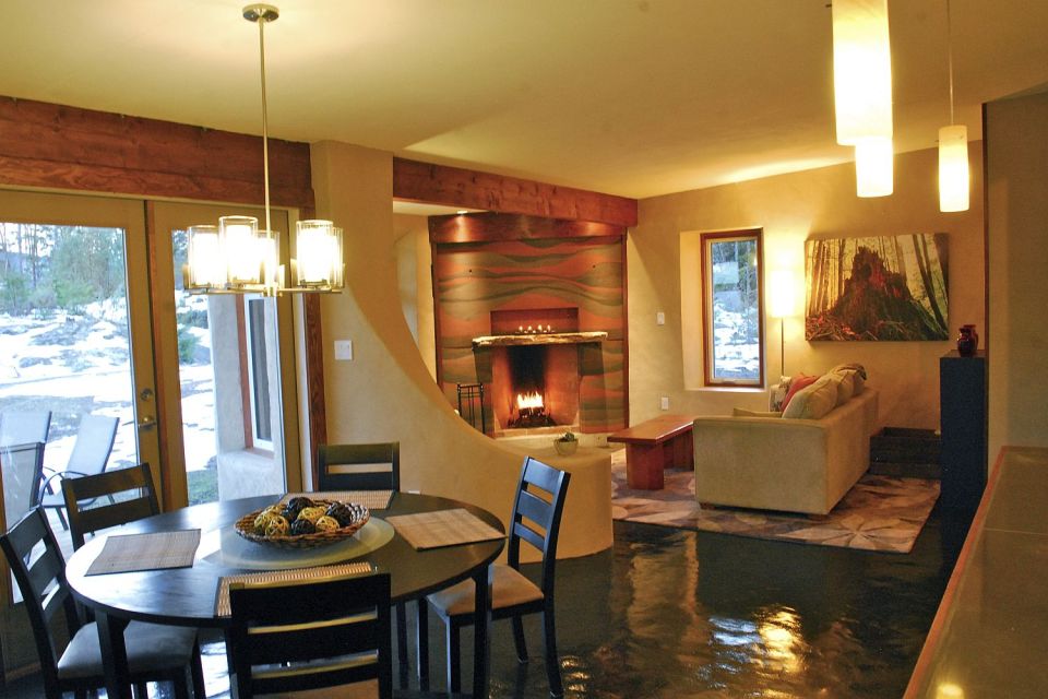 This off-grid and eco-friendly cob house has 2 bedrooms in 1,000 sq ft. | www.facebook.com/SmallHouseBliss