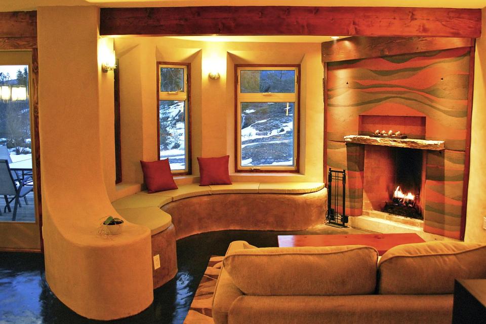 This off-grid and eco-friendly cob house has 2 bedrooms in 1,000 sq ft. | www.facebook.com/SmallHouseBliss