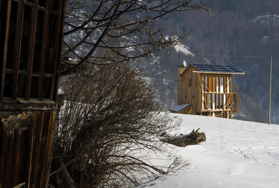 The small tower house with 3 bedrooms in 839 sq ft combines a rustic look with leading edge energy efficiency. | www.facebook.com/SmallHouseBliss