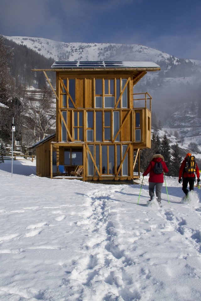 The small tower house with 3 bedrooms in 839 sq ft combines a rustic look with leading edge energy efficiency. | www.facebook.com/SmallHouseBliss