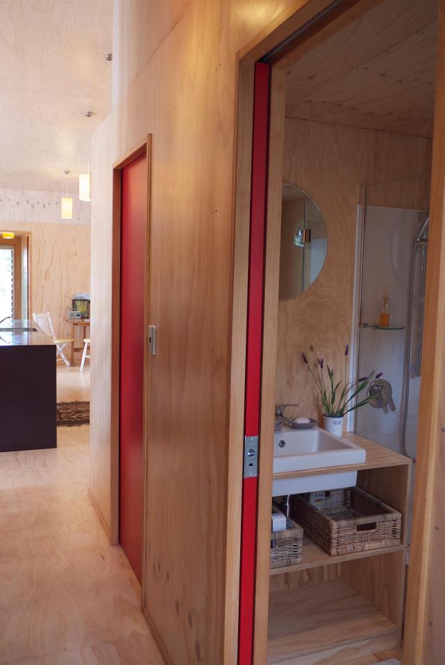 This "bach" (a simple, inexpensive vacation house) for a New Zealand family has 4 bedrooms in 1,507 sq ft. Designed by architects Bonnifait + Giesen, Atelierworkshop. | www.facebook.com/SmallHouseBliss