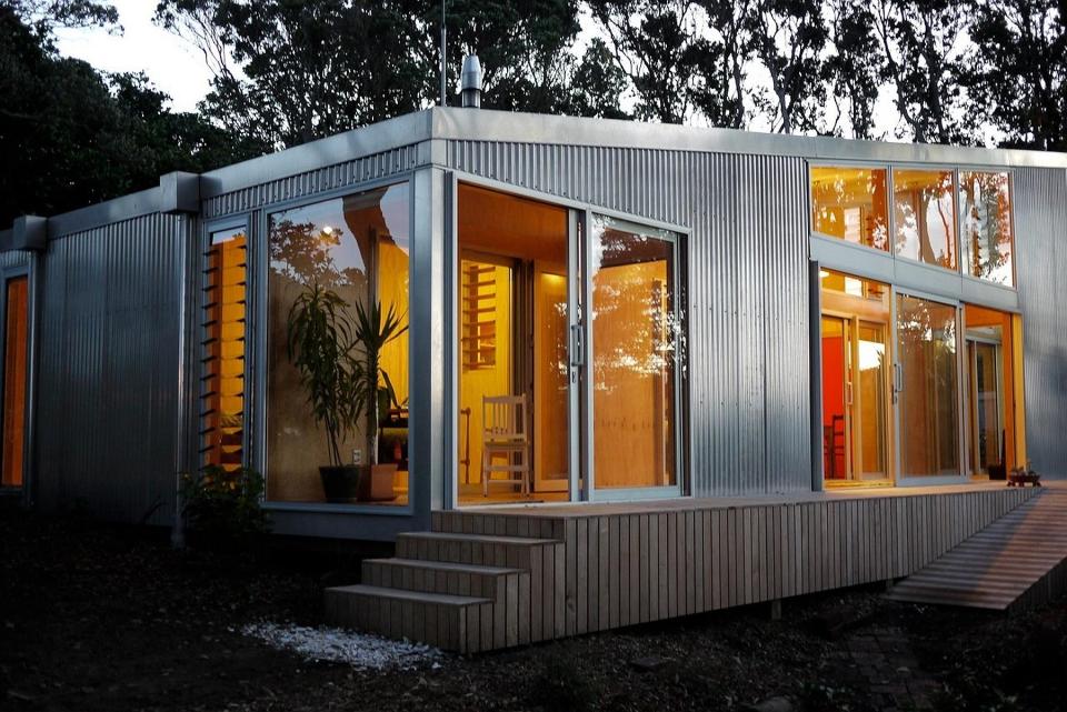 This "bach" (a simple, inexpensive vacation house) for a New Zealand family has 4 bedrooms in 1,507 sq ft. Designed by architects Bonnifait + Giesen, Atelierworkshop. | www.facebook.com/SmallHouseBliss