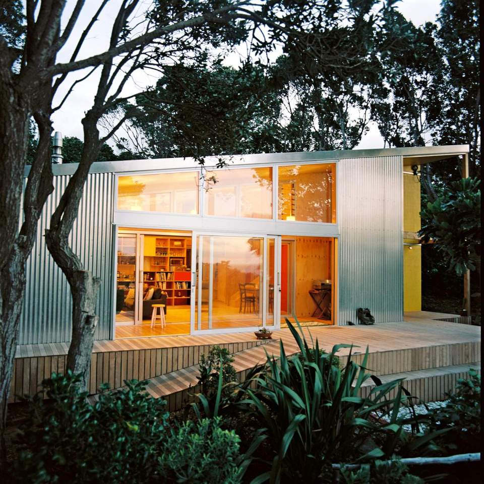 This "bach" (a simple, inexpensive vacation house) for a New Zealand family has 4 bedrooms in 1,507 sq ft. Designed by architects Bonnifait + Giesen, Atelierworkshop. | www.facebook.com/SmallHouseBliss