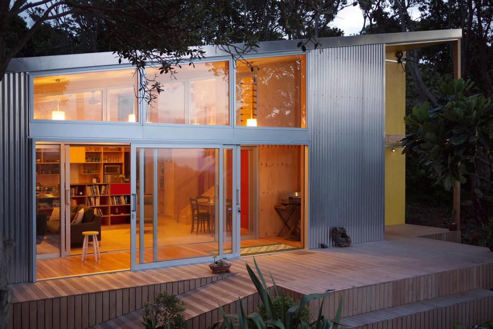 This "bach" (a simple, inexpensive vacation house) for a New Zealand family has 4 bedrooms in 1,507 sq ft. Designed by architects Bonnifait + Giesen, Atelierworkshop. | www.facebook.com/SmallHouseBliss