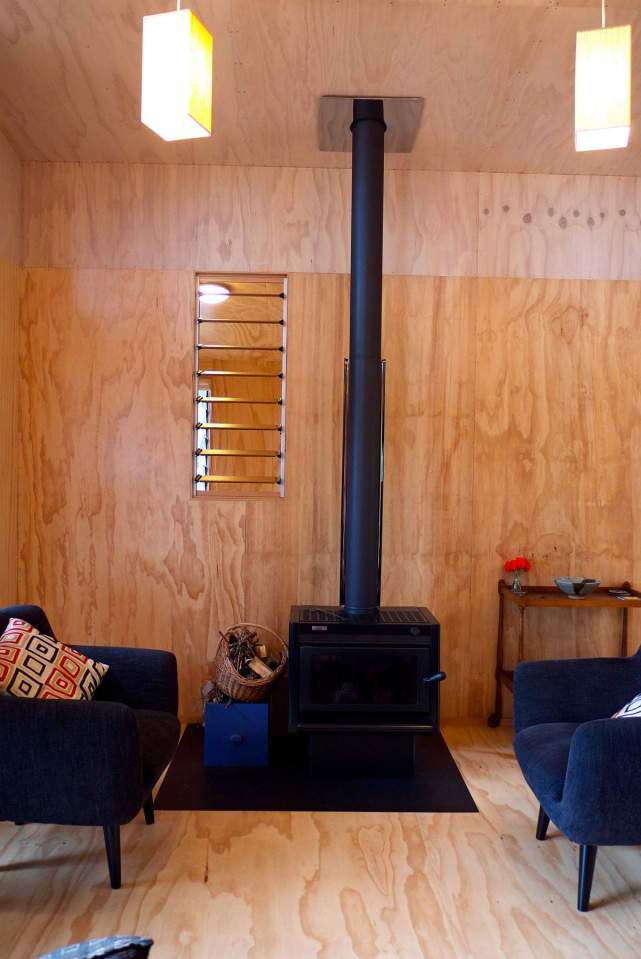 This "bach" (a simple, inexpensive vacation house) for a New Zealand family has 4 bedrooms in 1,507 sq ft. Designed by architects Bonnifait + Giesen, Atelierworkshop. | www.facebook.com/SmallHouseBliss