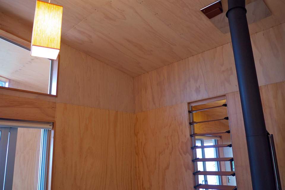 This "bach" (a simple, inexpensive vacation house) for a New Zealand family has 4 bedrooms in 1,507 sq ft. Designed by architects Bonnifait + Giesen, Atelierworkshop. | www.facebook.com/SmallHouseBliss