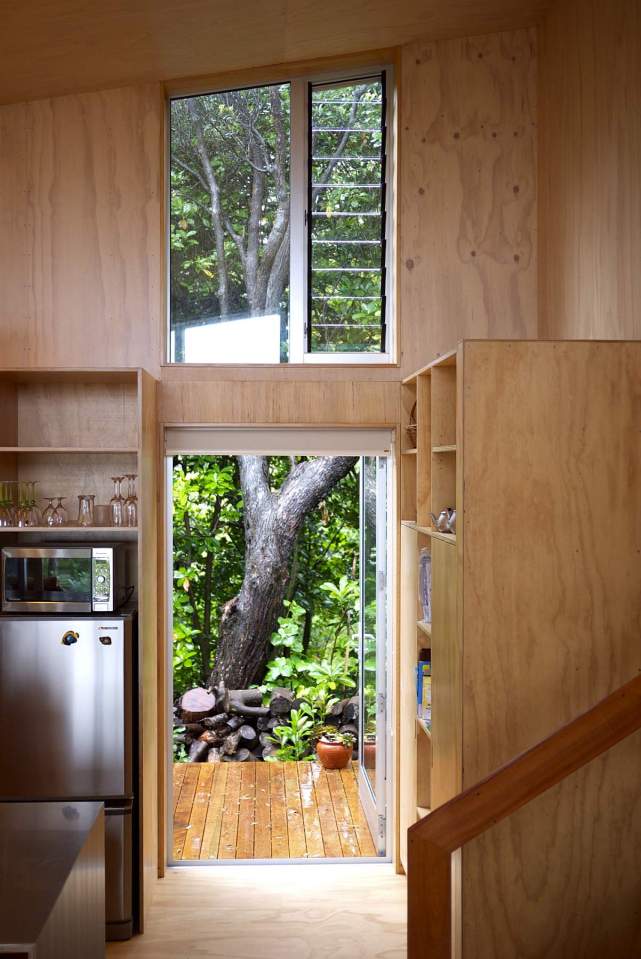 This "bach" (a simple, inexpensive vacation house) for a New Zealand family has 4 bedrooms in 1,507 sq ft. Designed by architects Bonnifait + Giesen, Atelierworkshop. | www.facebook.com/SmallHouseBliss