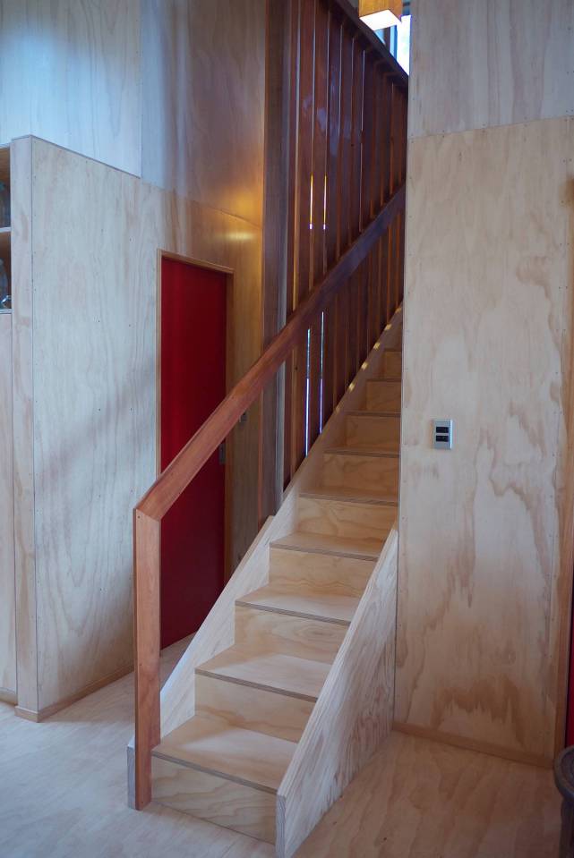 This "bach" (a simple, inexpensive vacation house) for a New Zealand family has 4 bedrooms in 1,507 sq ft. Designed by architects Bonnifait + Giesen, Atelierworkshop. | www.facebook.com/SmallHouseBliss