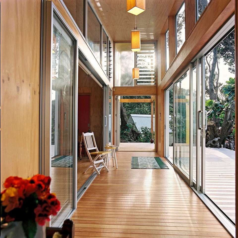 This "bach" (a simple, inexpensive vacation house) for a New Zealand family has 4 bedrooms in 1,507 sq ft. Designed by architects Bonnifait + Giesen, Atelierworkshop. | www.facebook.com/SmallHouseBliss