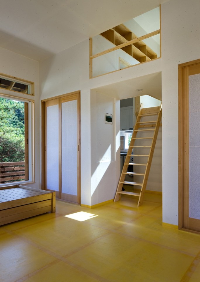 This "small and simple house" for a retired couple has about 500 sq ft of inside living space plus a large porch. | www.facebook.com/SmallHouseBliss