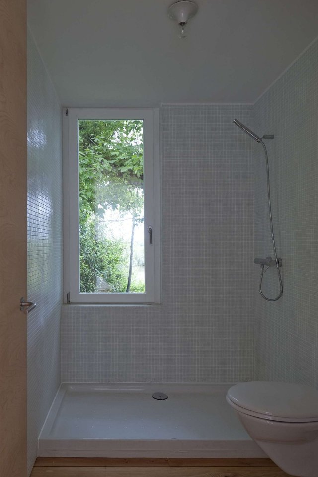 Treehouse Riga, a compact modular home with 2 bedrooms in just 474 sq ft. A sliding wall gives it a flexible floor plan. | www.facebook.com/SmallHouseBliss