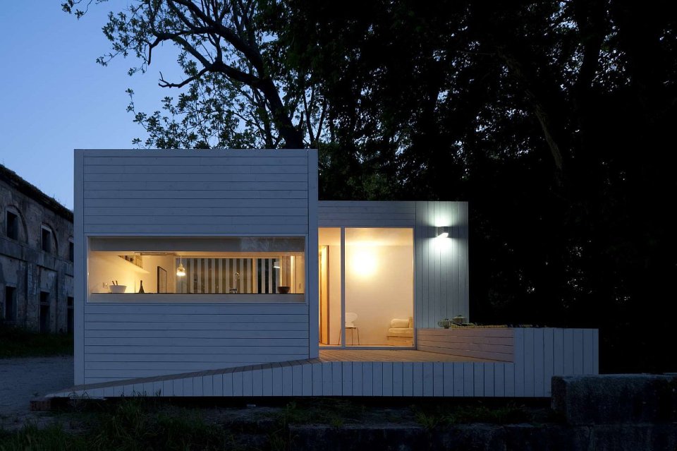 Treehouse Riga, a compact modular home with 2 bedrooms in just 474 sq ft. A sliding wall gives it a flexible floor plan. | www.facebook.com/SmallHouseBliss