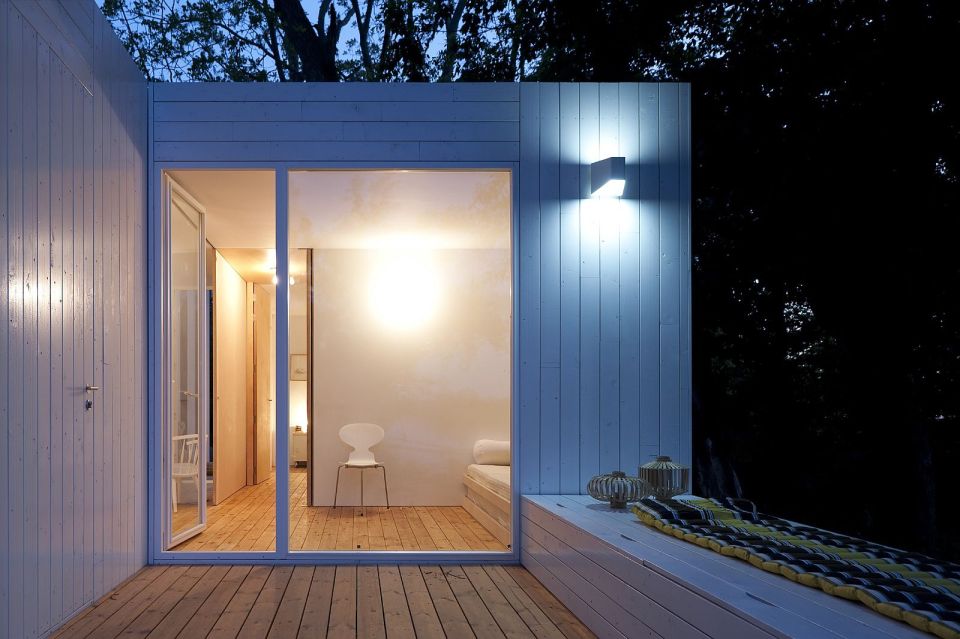 Treehouse Riga, a compact modular home with 2 bedrooms in just 474 sq ft. A sliding wall gives it a flexible floor plan. | www.facebook.com/SmallHouseBliss