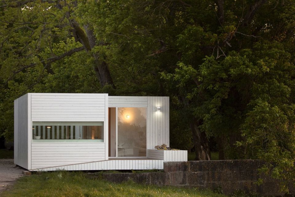 Treehouse Riga, a compact modular home with 2 bedrooms in just 474 sq ft. A sliding wall gives it a flexible floor plan. | www.facebook.com/SmallHouseBliss