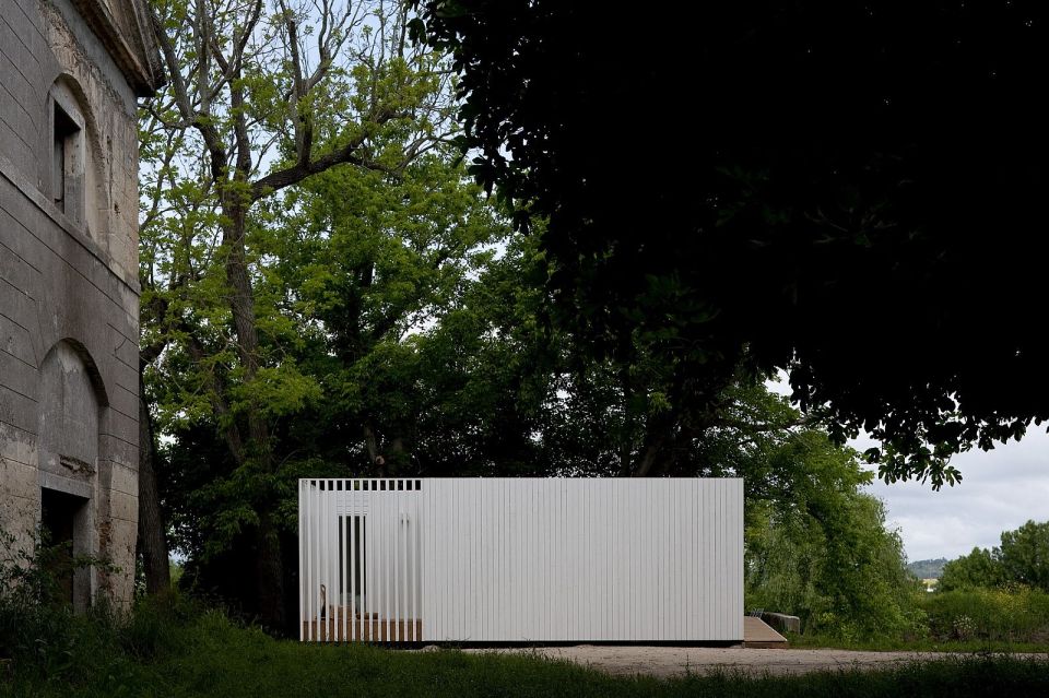 Treehouse Riga, a compact modular home with 2 bedrooms in just 474 sq ft. A sliding wall gives it a flexible floor plan. | www.facebook.com/SmallHouseBliss