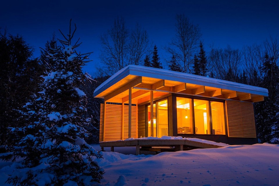Chalet EXP, a modern 320 sq ft studio cabin for vacation rentals in a Quebec provincial park. | www.facebook.com/SmallHouseBliss
