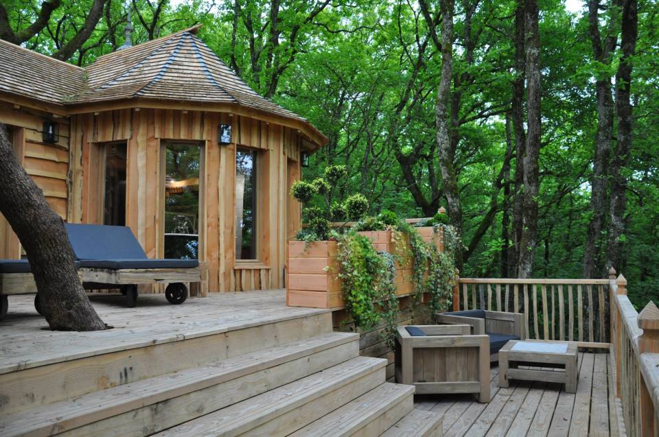Cabane Puybéton at Châteaux Dans Les Arbres is a luxury treehouse with 1 bedroom, fireplace, spa bath and sauna. | www.facebook.com/SmallHouseBliss