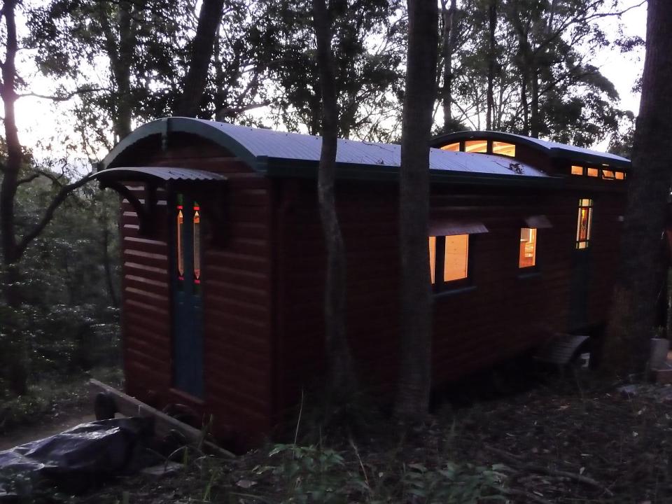Matthew de Boer restored a derelict train carriage, handcrafting a beautiful and cozy living space with 1 bedroom in ~256 sq ft. | www.facebook.com/SmallHouseBliss