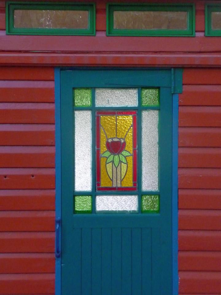 Matthew de Boer restored a derelict train carriage, handcrafting a beautiful and cozy living space with 1 bedroom in ~256 sq ft. | www.facebook.com/SmallHouseBliss