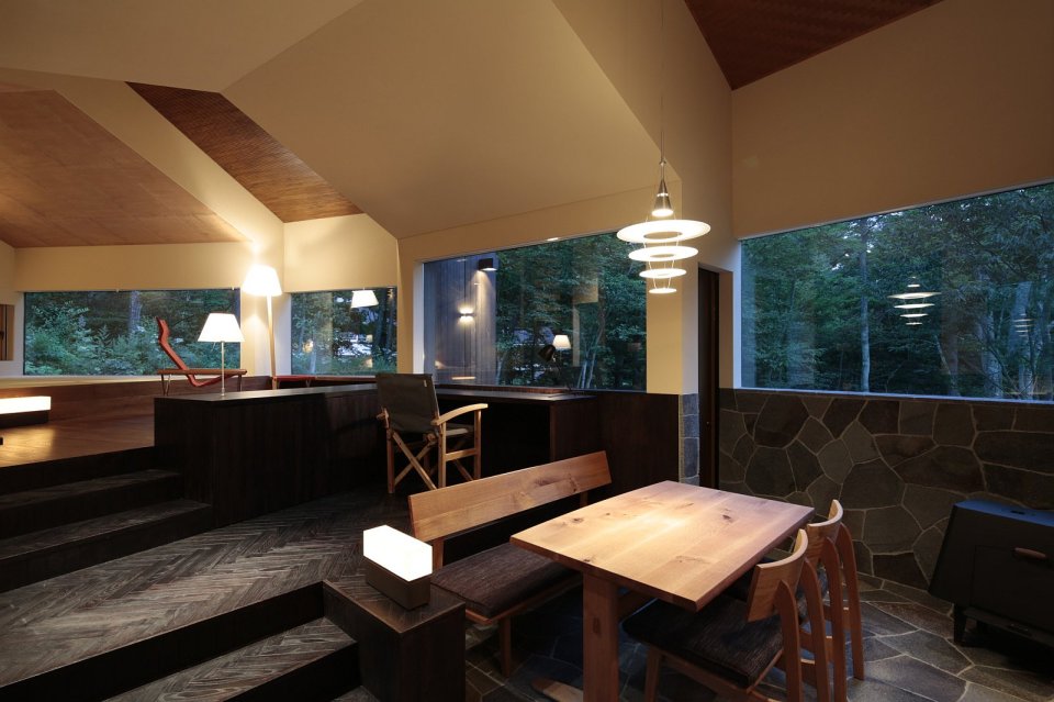 This small house consists of rooms arranged in an arc. It has 1 bedroom in 1,024 sq ft, but it could be changed to 2 bedrooms fairly easily. | www.facebook.com/SmallHouseBliss