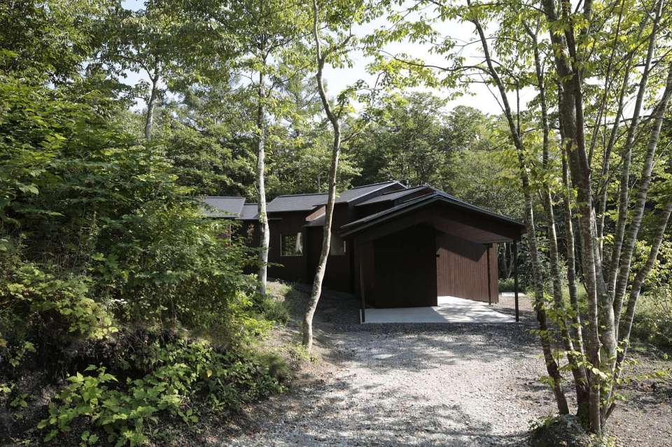 This small house consists of rooms arranged in an arc. It has 1 bedroom in 1,024 sq ft, but it could be changed to 2 bedrooms fairly easily. | www.facebook.com/SmallHouseBliss