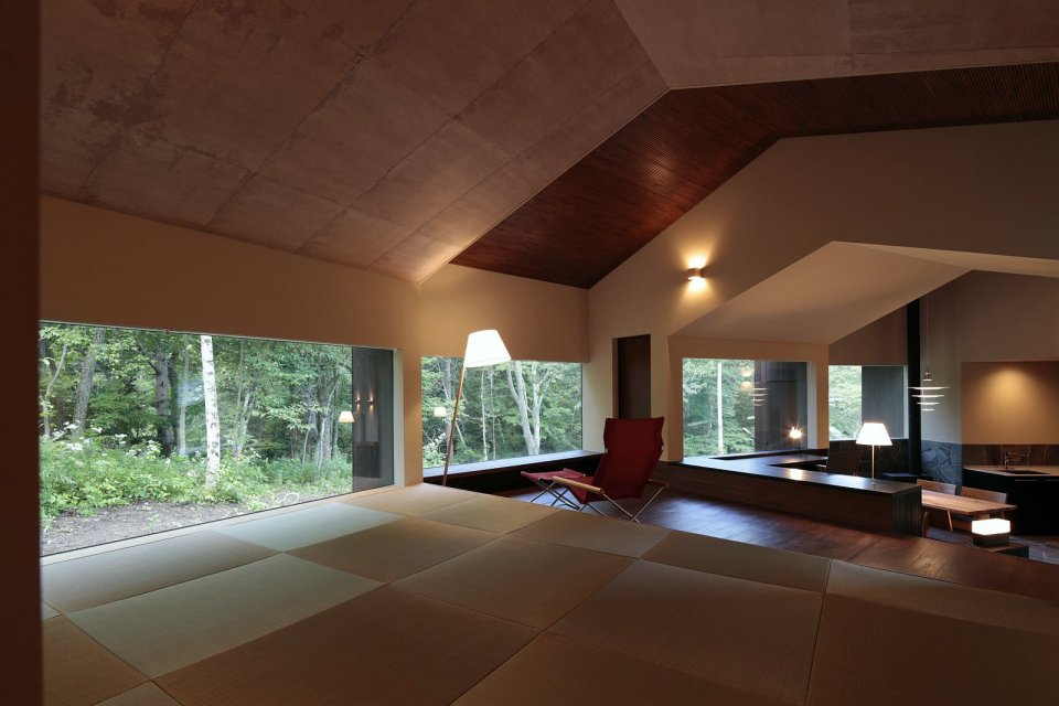 This small house consists of rooms arranged in an arc. It has 1 bedroom in 1,024 sq ft, but it could be changed to 2 bedrooms fairly easily. | www.facebook.com/SmallHouseBliss