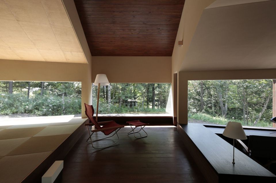 This small house consists of rooms arranged in an arc. It has 1 bedroom in 1,024 sq ft, but it could be changed to 2 bedrooms fairly easily. | www.facebook.com/SmallHouseBliss