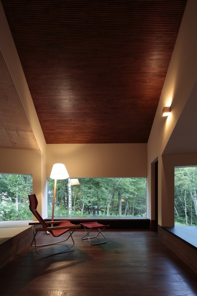 This small house consists of rooms arranged in an arc. It has 1 bedroom in 1,024 sq ft, but it could be changed to 2 bedrooms fairly easily. | www.facebook.com/SmallHouseBliss